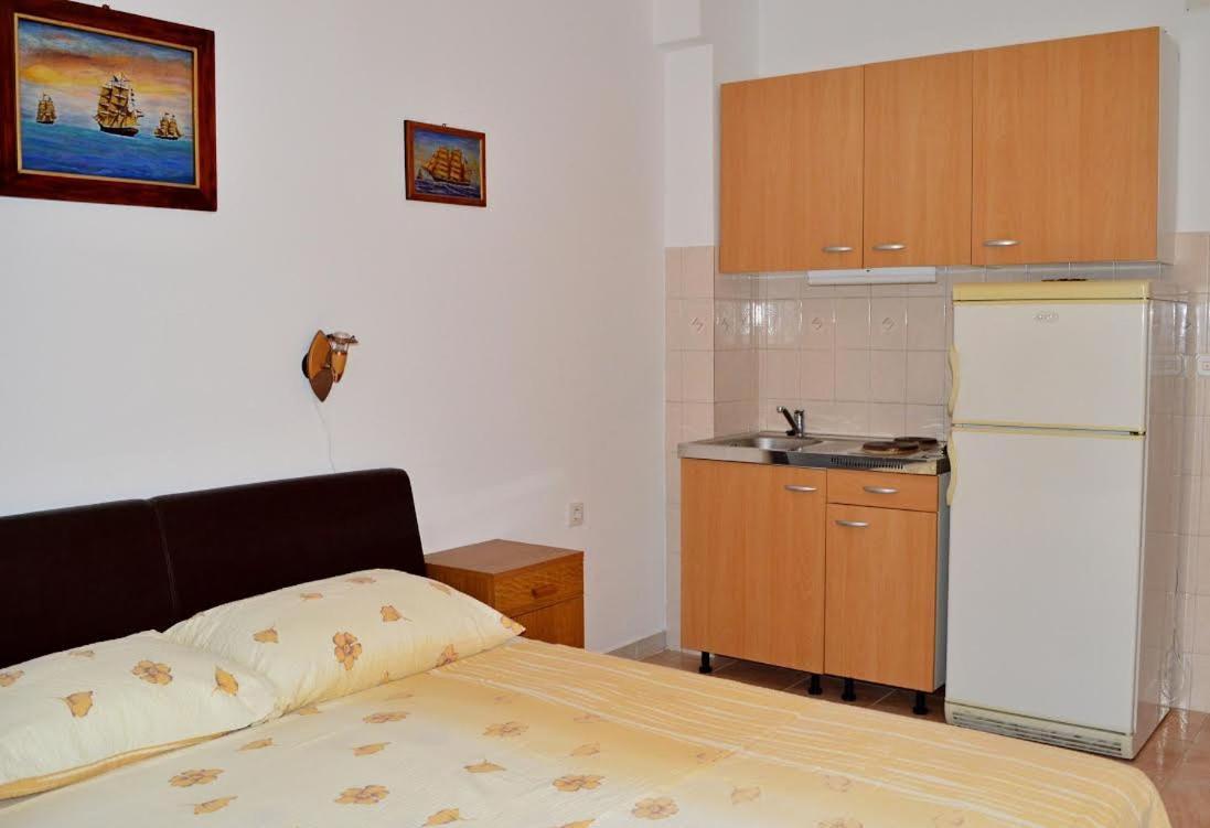 Apartmani Peko Pag Town Esterno foto