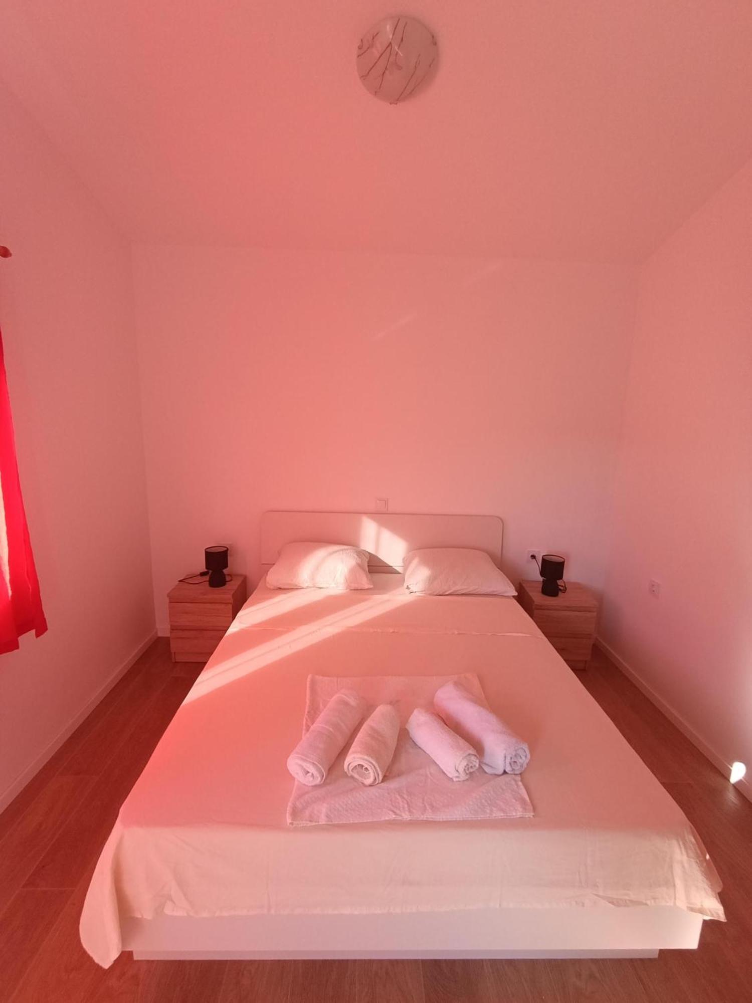 Apartmani Peko Pag Town Esterno foto