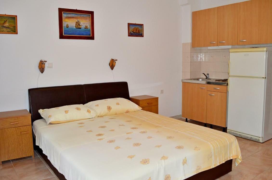 Apartmani Peko Pag Town Esterno foto