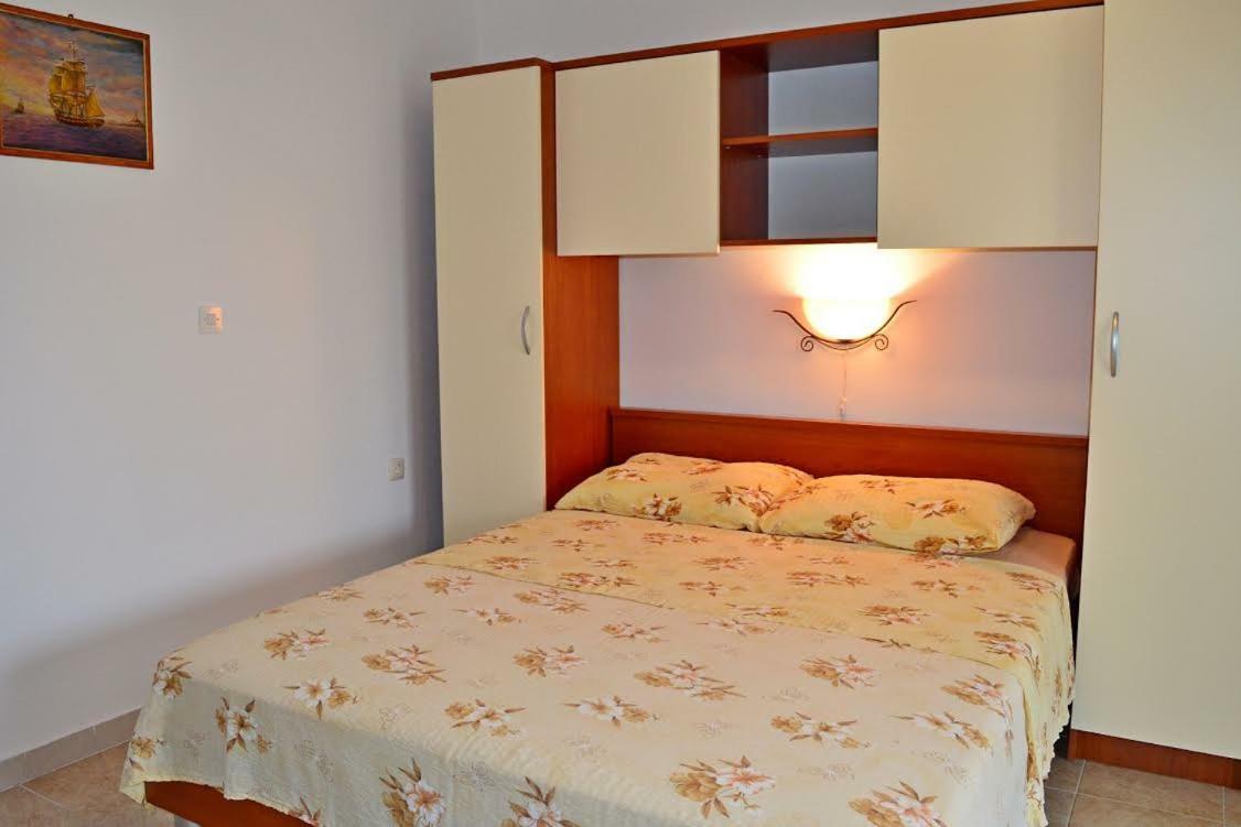 Apartmani Peko Pag Town Esterno foto