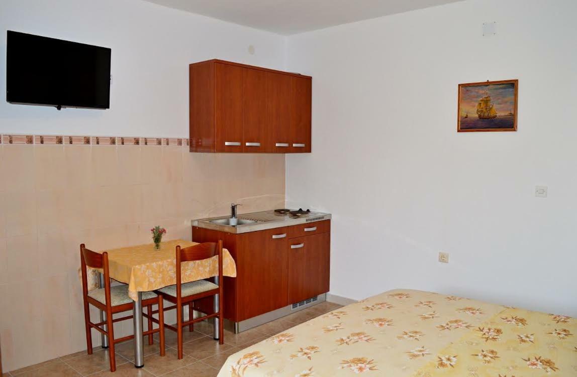 Apartmani Peko Pag Town Esterno foto