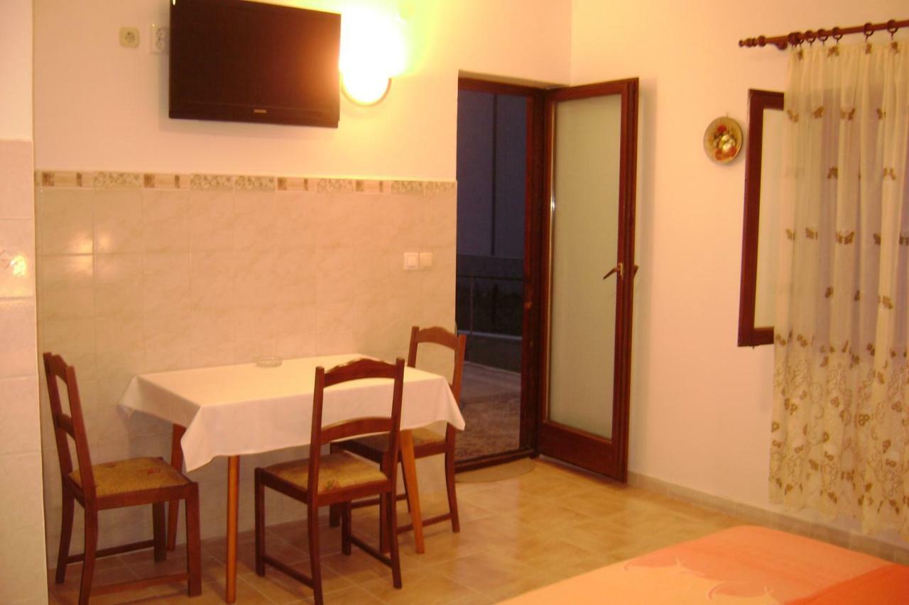 Apartmani Peko Pag Town Esterno foto